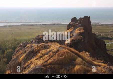 Amik Castle und Van Lake Blick vom Van Castle in Ostanatolien, Türkei. Die Stadt Van hat eine lange Geschichte als großes Stadtgebiet. Stockfoto