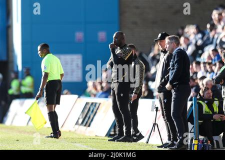 GILLINGHAM, GROSSBRITANNIEN. MÄR 19. Sheffield Mittwoch-Manager Darren Moore auf der Touchline während des Sky Bet League 1-Spiels zwischen Gillingham und Sheffield Mittwoch im MEMS Priestfield Stadium, Gillingham am Samstag, 19.. März 2022. (Kredit: Tom West | MI News) Kredit: MI Nachrichten & Sport /Alamy Live News Stockfoto