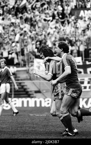 AZ Alkmaar gegen Ipswich Town in Aktion während des UEFA-Pokalfinales 2. im Olympiastadion in Amsterdam im Mai 1981. Alan Brasilien Endstand: AZ Alkmaar 4-2 Ipswich Town Ipswich Town mit UEFA Cup 5-4 auf der Aggregate. Stockfoto