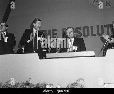 Michael Heseltine, Staatssekretär für Umwelt, wurde für seine Rede auf der konservativen Parteikonferenz in Brighton applaudiert. 10.. Oktober 1982. Stockfoto