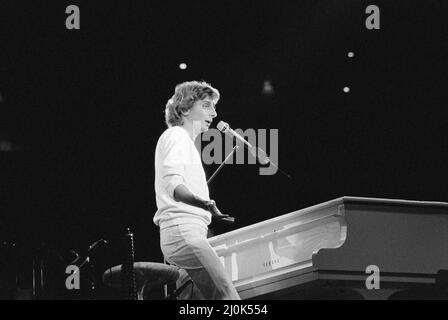 Barry Manilow bei einem Konzert im Hartford Civic Center, Hartford, Connecticut, Amerika. Dezember 1981. Stockfoto