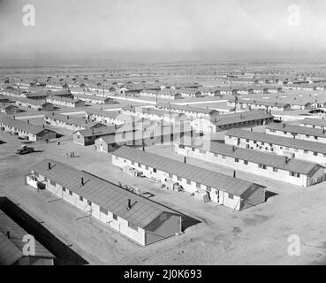 Luftaufnahme des Granada Relocation Center, einem Internierungslager für Amerikaner japanischer Abstammung während des Zweiten Weltkriegs, 9. Dezember 1942 in Amache, Colorado. Am 18. März 2022 wurde der Ort von Camp Amache von Präsident Joe Biden zur nationalen historischen Stätte erklärt. Stockfoto