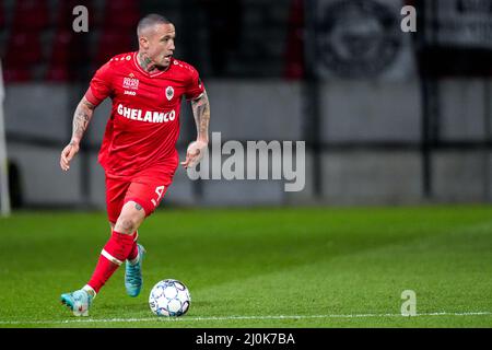 ANTWERPEN, BELGIEN - 19. MÄRZ: Radja Nainggolan vom Royal Antwerp FC während des Jupiler Pro League-Spiels zwischen dem Royal Antwerp FC und dem SV Zulte Waregem am 19. März 2022 im Bosuilstadion in Antwerpen, Belgien (Foto: Joris Verwijst/Orange Picches) Stockfoto