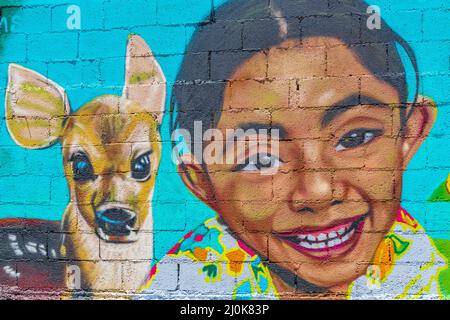 Künstlerische Wände bunte Tier menschliche Gemälde Graffiti Playa del Carmen. Stockfoto