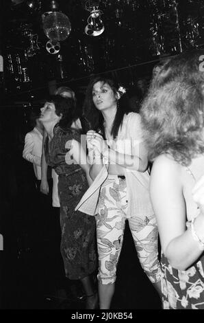 Tanzende Menschen im neuen Nachtclub Stringfellows in Covent Garden, London. 1.. August 1980. Stockfoto