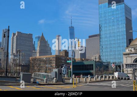 Der Freedom Tower ist am 19. März 2022 von Chinatown in New York City aus zu sehen. Stockfoto