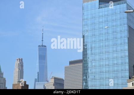 Der Freedom Tower ist am 19. März 2022 von Chinatown in New York City aus zu sehen. Stockfoto