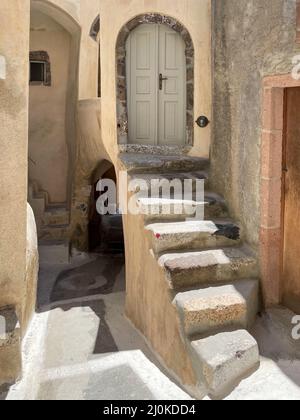 Mittelalterliches Dorf Emporio auf der Insel Santorini in Griechenland. Stockfoto