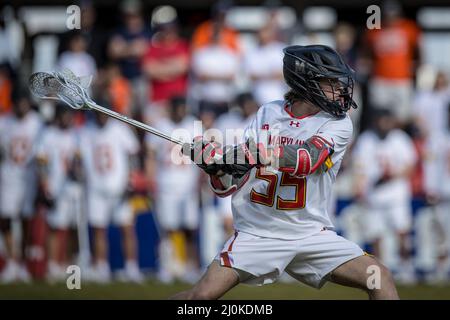 19. März 2022: Maryland-Wasserschildkröten greifen Owen Murphy (55) beim NCAA Men's Lacrosse-Spiel der regulären Saison zwischen den Virginia Cavaliers und den Maryland-Wasserschildkröten auf dem Audi Field in Washington, DC an Fotograf: Cory Royster Stockfoto