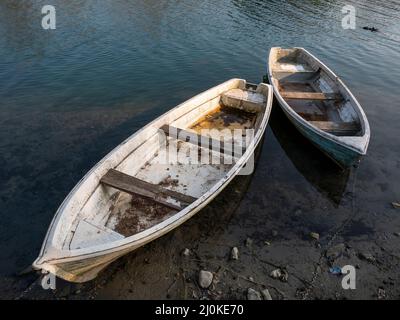 Altes Boot am fluss adda in der Lombardei Stockfoto