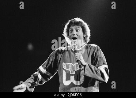 Barry Manilow bei einem Konzert im Hartford Civic Center, Hartford, Connecticut, Amerika. Dezember 1981. Stockfoto