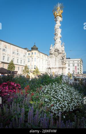 LINZ, ÖSTERREICH: Dreifaltigkeitssäule auf dem Hauptplatz oder Hauptplatz im Zentrum von Linz, Österreich. Linz ist das drittgrößte CI Stockfoto
