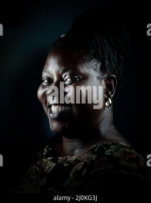 Ältere afrikanische schwarze Frau Porträt Stockfoto