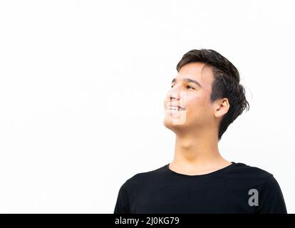 Ein positiver Teenager mit Akne und Zahnspangen Stockfoto