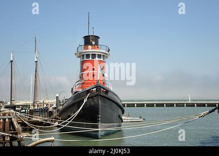 Historisches Schlepper an der San Francisco Bay, Kalifornien Stockfoto