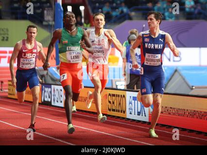 Jakob INGEBRIGTSEN aus Norwegen, Teddese LEMI aus Äthiopien, Joshua THOMPSON aus den USA, Michal ROZMYS aus Polen, heizt 1500 M Männer während der Leichtathletik-Hallenweltmeisterschaften 2022 am 19. März 2022 in der stark Arena in Belgrad, Serbien - Foto Laurent Lairys / DPPI Stockfoto