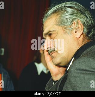 Omar Sharif, Schauspieler und professioneller Bridge-Spieler, nimmt am Langs Supreme Scotch Whisky International Bridge Tournament, um 1981, Teil. Stockfoto