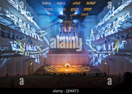 Beleuchteter Konzertsaal bei einer Veranstaltung, Innenansicht, Dortmund, Ruhrgebiet, Deutschland, Europa Stockfoto