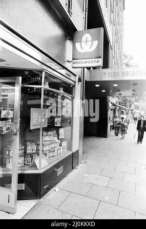 Woolworths Store, Holborn, London, 13.. August 1980. 420pm und kein Mensch in Sicht. Dies ist die Szene in einem Londoner Woolworths-Laden, nachdem sie einen drastischen Rückgang der Gewinne angekündigt hatten. Stockfoto