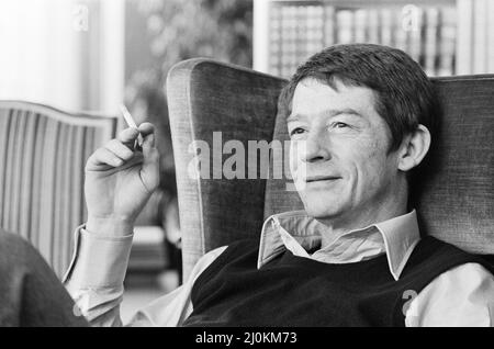 John Hurt, aufgenommen 1982 in Deutschland.John ist in Deutschland, um Night Crossing zu Filmen, die wahre Geschichte, wie die Familien Strelzyk und Wetzel am 16.. September 1979 in einem selbstgemachten Heißluftballon aus der DDR in den Westen flüchteten. John Hurt spielt Peter Strelzyk in dem Film. Bild aufgenommen am 14.. Februar 1982 Stockfoto