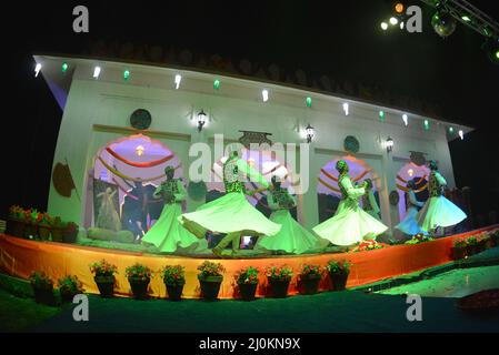 Lahore, Punjab, Pakistan. 19. März 2022. Pakistanische Künstlerin tritt während DES SUFI NIGHT Spring Festivals im Jinnah Garden auf, das von der Parks & Horticulture Authority Lahore (PHA) in Lahore organisiert wird (Foto: © Rana Sajid Hussain/Pacific Press via ZUMA Press Wire) Stockfoto