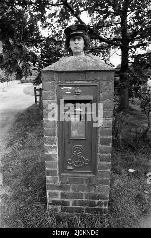 Tom Baker vor Ort in Hever Castle, wo er einen Comedy-Film dreht. 18.. August 1982. Stockfoto