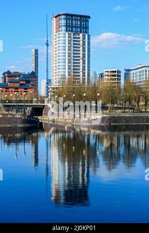 Der Fortis Quay (Northill Apartments) Block, über Salford Quays. Salford, Manchester, England, Großbritannien Stockfoto