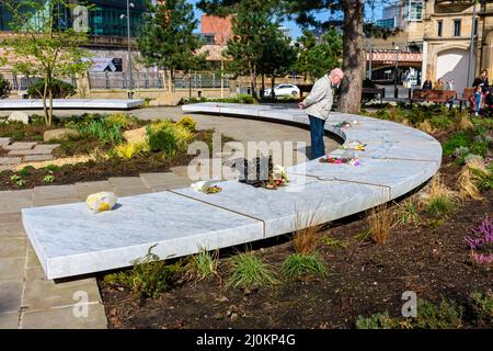 The Glade of Light Memorial Garden, Manchester, England, Großbritannien. Erinnert an die 22 Opfer des Bombenanschlags in der Manchester Arena vom Mai 2017. Stockfoto