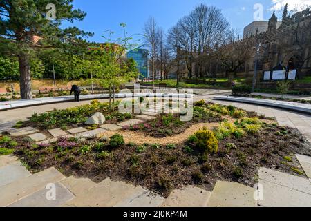 The Glade of Light Memorial Garden, Manchester, England, Großbritannien. Erinnert an die 22 Opfer des Bombenanschlags in der Manchester Arena vom Mai 2017. Stockfoto