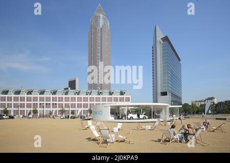 Messeturm und Kastor auf dem Messegelände in Frankfurt, Hessen, Deutschland Stockfoto