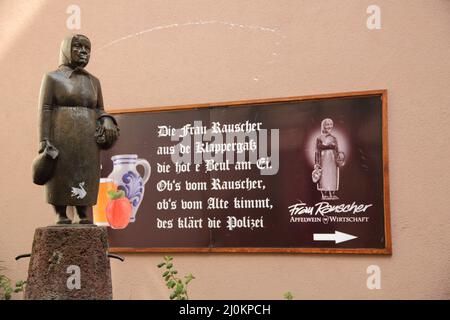 Frau Rauscher Brunnen, der Apfelwein in Alt-Sachsenhausen, Frankfurt, Hessen, Deutschland symbolisiert Stockfoto