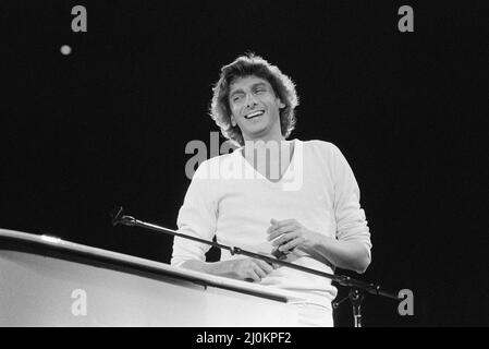 Barry Manilow bei einem Konzert im Hartford Civic Center, Hartford, Connecticut, Amerika. Dezember 1981. Stockfoto