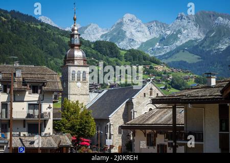 Kirche im Dorf des Grand Bornand, Frankreich Stockfoto