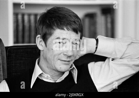 John Hurt, aufgenommen 1982 in Deutschland.John ist in Deutschland, um Night Crossing zu Filmen, die wahre Geschichte, wie die Familien Strelzyk und Wetzel am 16.. September 1979 in einem selbstgemachten Heißluftballon aus der DDR in den Westen flüchteten. John Hurt spielt Peter Strelzyk in dem Film. Bild aufgenommen am 14.. Februar 1982 Stockfoto