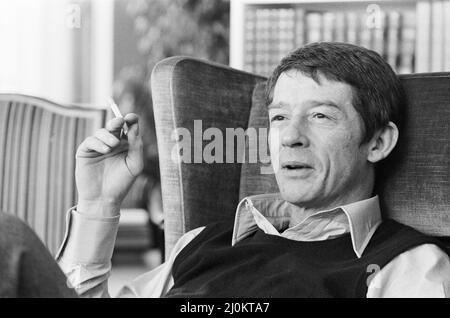 John Hurt, aufgenommen 1982 in Deutschland.John ist in Deutschland, um Night Crossing zu Filmen, die wahre Geschichte, wie die Familien Strelzyk und Wetzel am 16.. September 1979 in einem selbstgemachten Heißluftballon aus der DDR in den Westen flüchteten. John Hurt spielt Peter Strelzyk in dem Film. Bild aufgenommen am 14.. Februar 1982 Stockfoto
