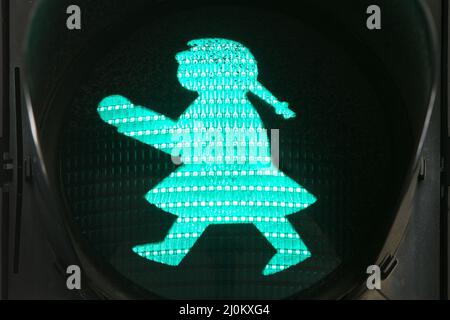 Fußgängerampel mit grüner Ampel Frau, Reykjavik, Island Stockfoto