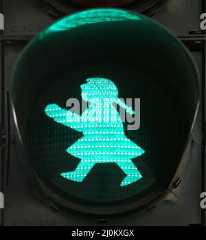 Fußgängerampel mit grüner Ampel Frau, Reykjavik, Island Stockfoto