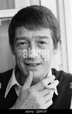 John Hurt, aufgenommen 1982 in Deutschland.John ist in Deutschland, um Night Crossing zu Filmen, die wahre Geschichte, wie die Familien Strelzyk und Wetzel am 16.. September 1979 in einem selbstgemachten Heißluftballon aus der DDR in den Westen flüchteten. John Hurt spielt Peter Strelzyk in dem Film. Bild aufgenommen am 14.. Februar 1982 Stockfoto