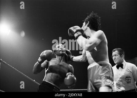 Maurice Hope / Carlos Herrera WBC World Super Weltgewichtstitel. Wembley Arena, Wembley, London, Vereinigtes Königreich.Hope gewann durch einstimmige Entscheidung Runde 15. (Bild) Kampfaktion. 26.. November 1980 Stockfoto