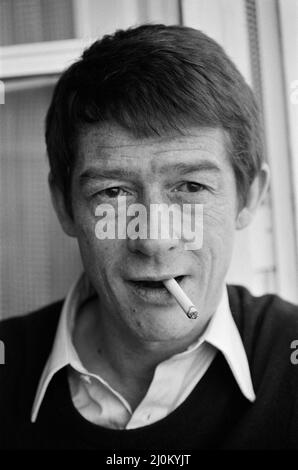 John Hurt, aufgenommen 1982 in Deutschland.John ist in Deutschland, um Night Crossing zu Filmen, die wahre Geschichte, wie die Familien Strelzyk und Wetzel am 16.. September 1979 in einem selbstgemachten Heißluftballon aus der DDR in den Westen flüchteten. John Hurt spielt Peter Strelzyk in dem Film. Bild aufgenommen am 14.. Februar 1982 Stockfoto