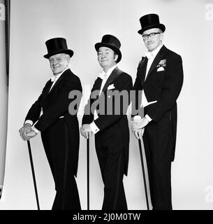 „Last of the Summer Wine“-Darsteller in Top-Hüten und -Schwänzen. L-R Bill Owen, Peter Sallis und Brian Wilde. 22.. Januar 1982. Stockfoto