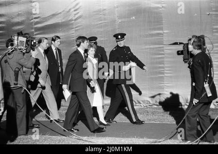 Die Feuerwerksshow, die vor der Royal Wedding von einer halben Million Menschen im Londoner Hyde Park beobachtet wurde. Prinz Andrew wird mit Nancy Reagan abgebildet. 28.. Juli 1981. Stockfoto