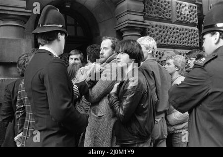 Szenen vor dem Old Bailey während des Prozesses gegen Peter Sutcliffe, den Yorkshire Ripper. London, 5.. Mai 1981. Stockfoto