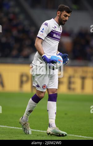 Mailand, Italien, 19.. März 2022. Pietro Terracciano von ACF Fiorentina während der Serie A Spiel bei Giuseppe Meazza, Mailand. Bildnachweis sollte lauten: Jonathan Moscrop / Sportimage Stockfoto