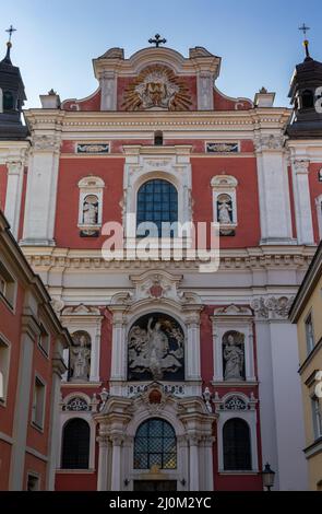 Blick auf die historische Pfarrkirche St. Stanislaus in der Altstadt von Posen Stockfoto