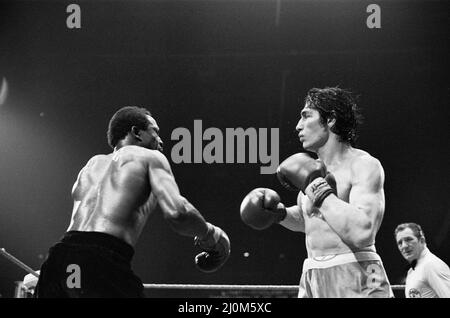 Maurice Hope / Carlos Herrera WBC World Super Weltgewichtstitel. Wembley Arena, Wembley, London, Vereinigtes Königreich.Hope gewann durch einstimmige Entscheidung Runde 15. (Bild) Kampfaktion. 26.. November 1980 Stockfoto