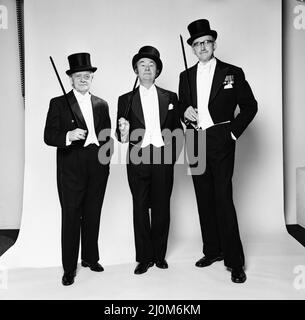 Ein genauer Blick auf die „Last of the Summer Wine“-Schauspieler in Top-Hut und Schwänzen - Januar 1982left nach rechts: Bill Owen, Peter Sallis und Brian Wilde Stockfoto