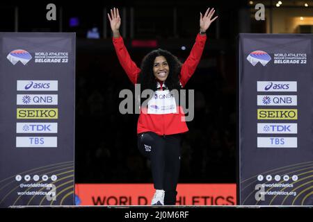 Belgrad, Serbien. 19. März 2022. Der erste platzierte Schweizer Mujinga Kambundji feiert während der Siegerehrung für die Damen 60m bei den Leichtathletik-Hallenweltmeisterschaften Belgrad 2022 in der stark Arena, Belgrad, Serbien, 19. März 2022. Quelle: Zheng Huansong/Xinhua/Alamy Live News Stockfoto