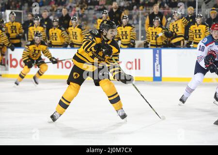 Hamilton Ontario Canada, OHL Outdoor Showcase 2022 im Tim Hortons Field. Hamiton besiegt Oshawa 3-0. Patrick Thomas(93) (nur Redaktion) Luke Durda/Alamy Stockfoto