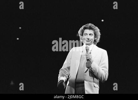 Barry Manilow bei einem Konzert im Hartford Civic Center, Hartford, Connecticut, Amerika. Dezember 1981. Stockfoto